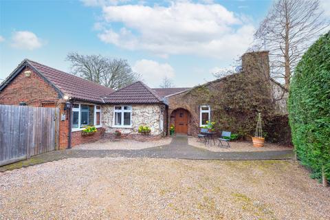 3 bedroom bungalow for sale, Tindal Close, Yateley GU46