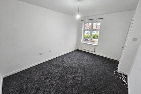 2 bedroom mews to rent, Dixon Green Drive, Farnworth, Bolton