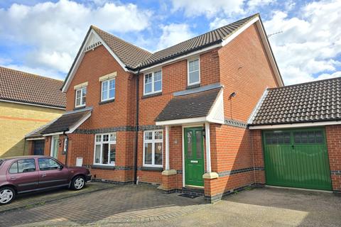 2 bedroom semi-detached house to rent - Swallow Close, Rayleigh, Essex