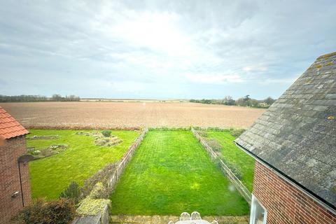 4 bedroom cottage to rent, TITCHWELL - Spacious 4 Bed, 3 Bathroom House. Well Presented, with views to Titchwell Creek