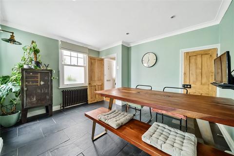 27 Summer Gardens, East Molesey, KT8 9LT