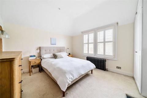 27 Summer Gardens, East Molesey, KT8 9LT