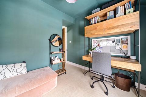 27 Summer Gardens, East Molesey, KT8 9LT