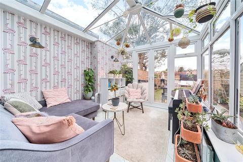 27 Summer Gardens, East Molesey, KT8 9LT