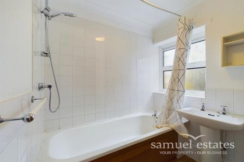 1 bedroom flat to rent - Sellincourt Road, London, SW17