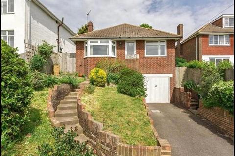 2 bedroom detached bungalow to rent, Warren Road , Woodingdean , Brighton