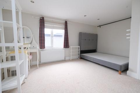 82 Poverest Road, Orpington, BR5 2DQ