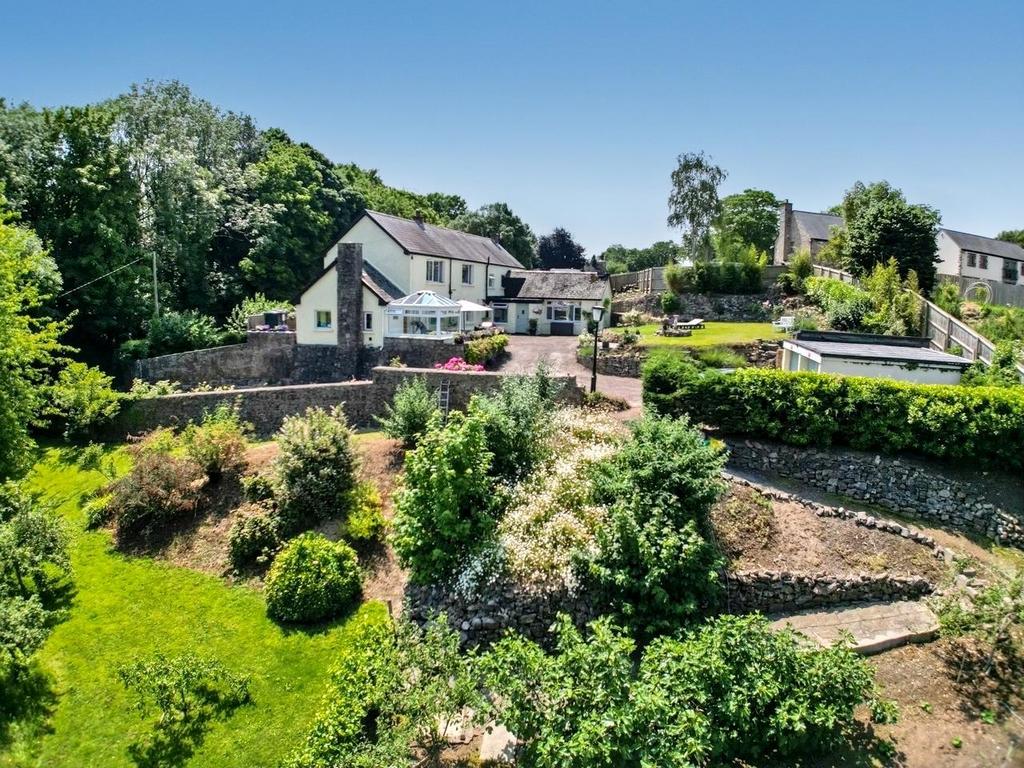 5 Bedroom COUNTRY HOUSE, Grounds Circa 0.75a