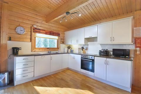 3 bedroom chalet for sale, 71 Kenwick Park, Louth LN11 8NR