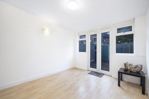 3 bedroom terraced house to rent - Swan Drive, London
