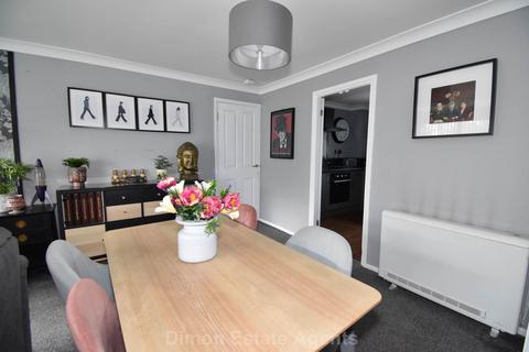 2 bedroom flat for sale - Ashurst Court, Gomer