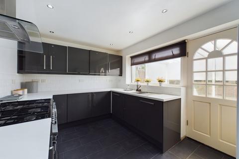 16 Chapelfield Crescent, Thorpe Hesley, Rotherham, S61 2TP