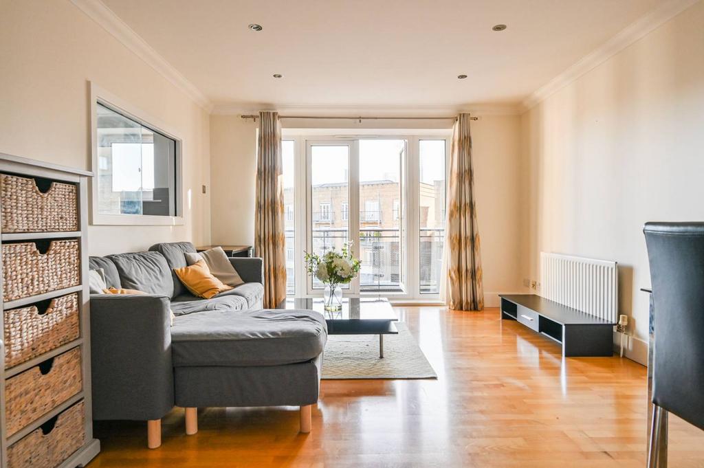 Narrow Street, Limehouse, London, E14 1 bed flat for sale £450,000