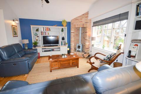 3 bedroom detached house for sale, The Island, Thames Ditton