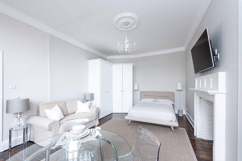 undefined, Chelsea Embankment, Chelsea, London, SW3
