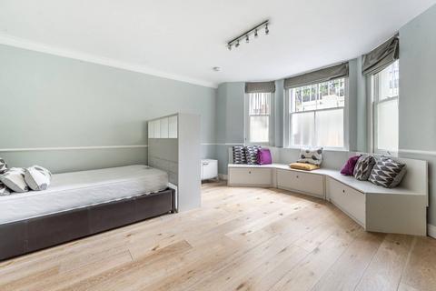 Studio to rent, Stanhope Gardens, South Kensington, London, SW7