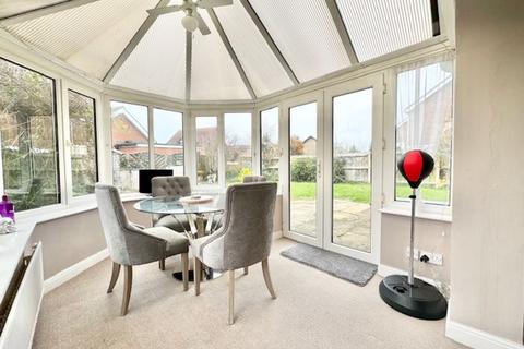 19 Sweetbriar Close, Waltham, Grimsby, DN37 0YF