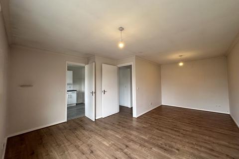 3 bedroom flat for sale, Pocklington Close, London