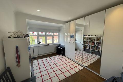 4 bedroom semi-detached house for sale - Grange Hill, Edgware