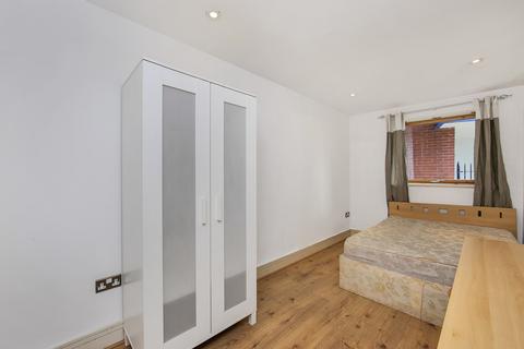 2 bedroom apartment for sale, Nova Building, Docklands E14