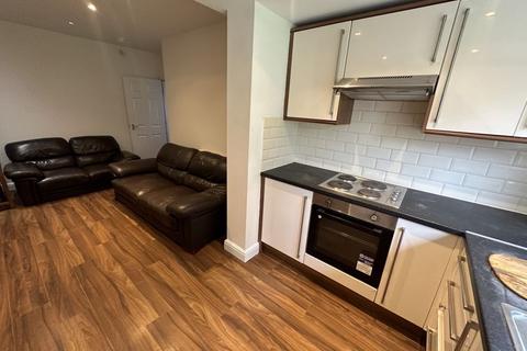 9 Ash Gardens, Leeds, LS6 3LD