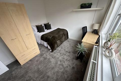 9 Ash Gardens, Leeds, LS6 3LD