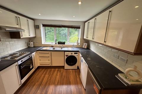 9 Ash Gardens, Leeds, LS6 3LD