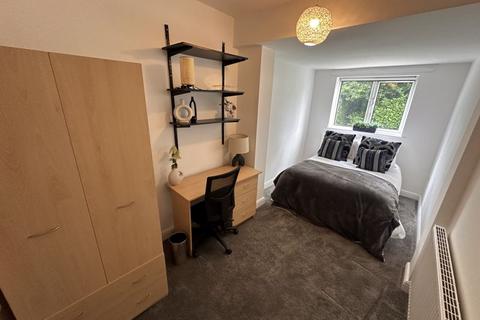 9 Ash Gardens, Leeds, LS6 3LD