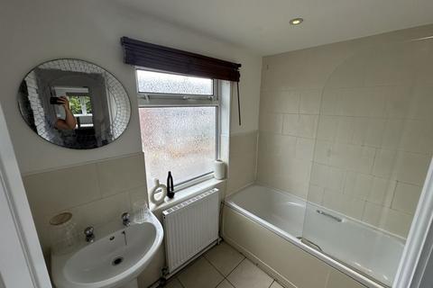 9 Ash Gardens, Leeds, LS6 3LD