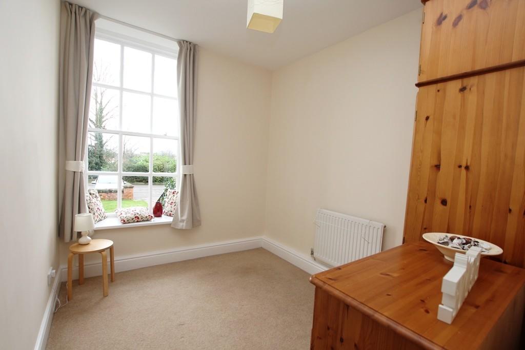 1 bed apartment in Newton bedroom