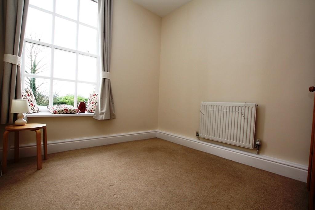 1 bed apartment in Newton bedroom