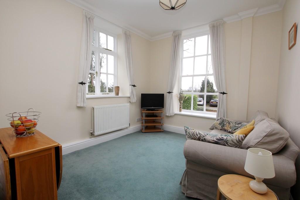 1 bed apartment in Newton living room