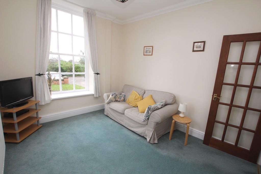 1 bed apartment in Newton living room