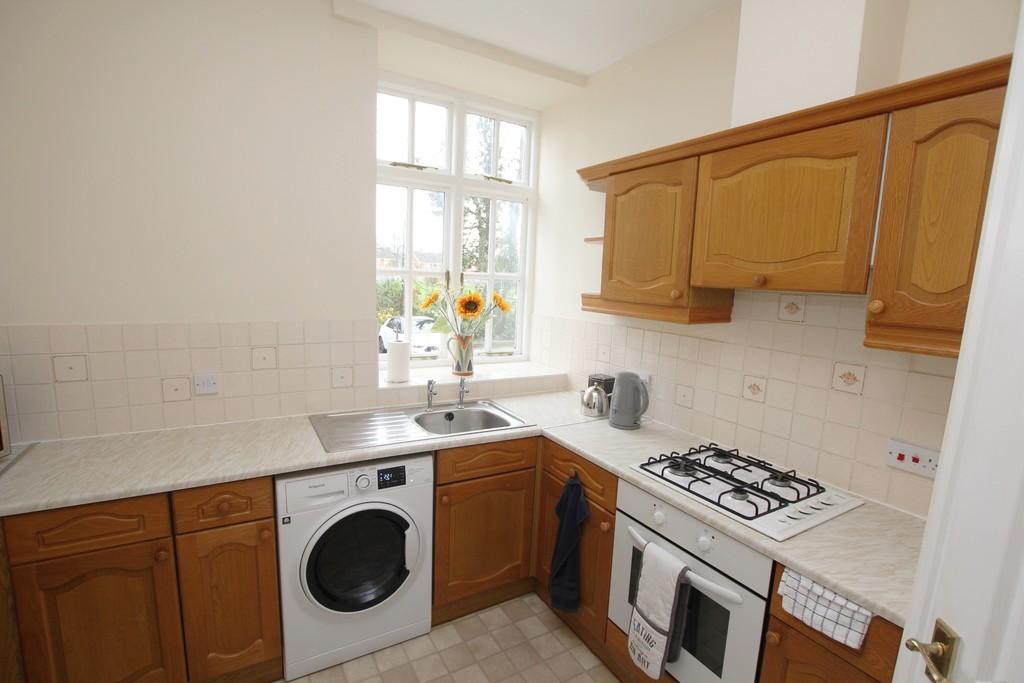 1 bed apartment in Newton kitchen