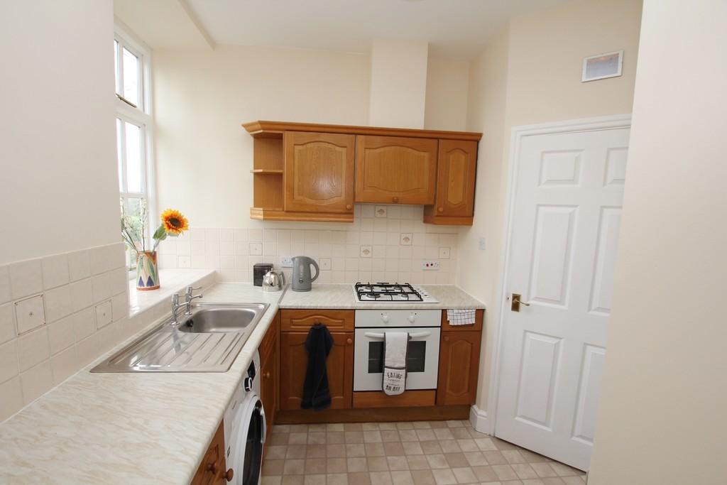 1 bed apartment in Newton kitchen