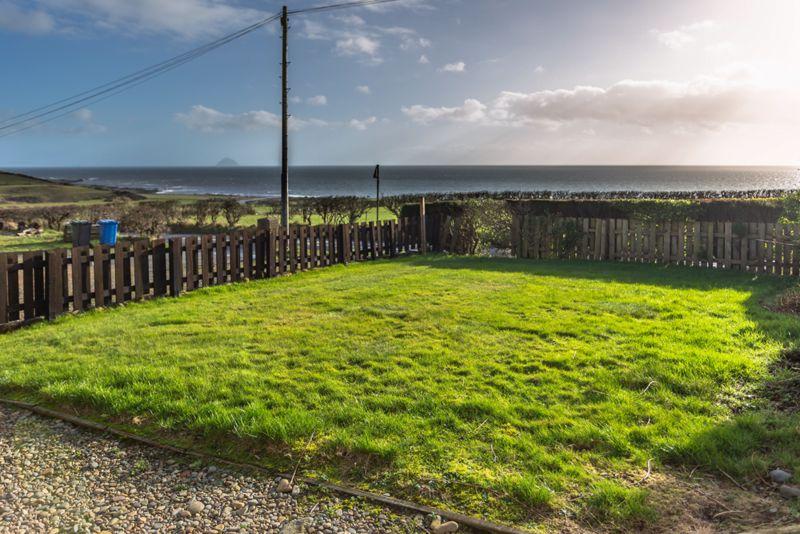 Garden to cottages
