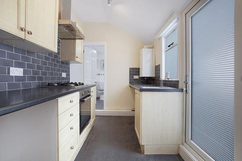 2 bedroom house to rent, Mills Terrace, Chatham