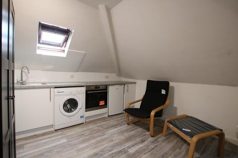 Studio to rent - Anson Road, Cricklewood, London, NW2