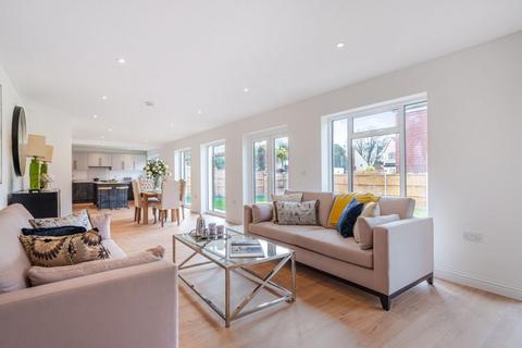 10 Cedar Walk, Kenley, CR8 5JL