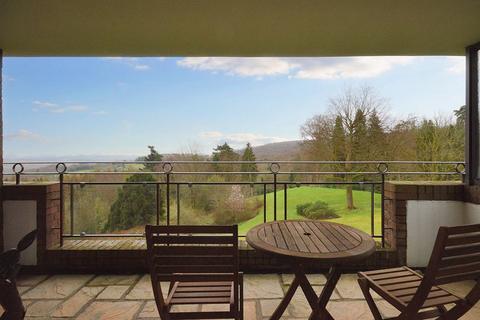2 bedroom apartment for sale, Lythe Hill Park, Haslemere STUNNING VIEWS BEAUTIFULLY PRESENTED APARTMENT