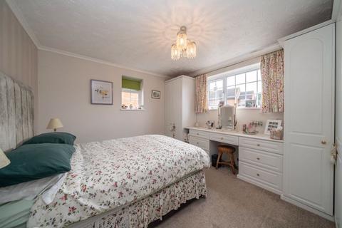 2 bedroom detached bungalow for sale - Caddington Bungalow