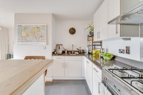 2 bedroom apartment for sale, Dickenson Road, N8