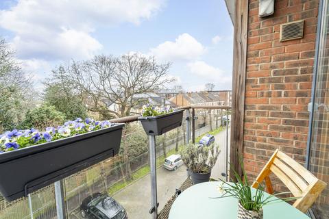 2 bedroom apartment for sale, Dickenson Road, N8