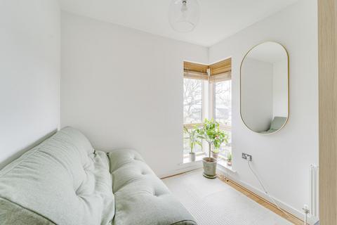 2 bedroom apartment for sale, Dickenson Road, N8