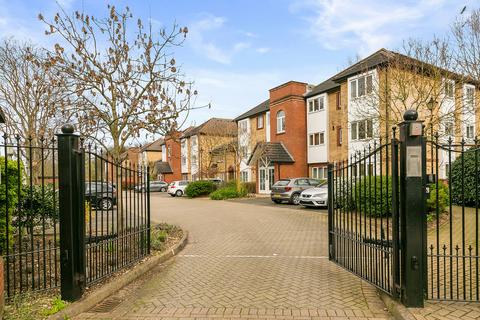 96 Heathcote Road, St Margarets, Twickenham, TW1 1SD