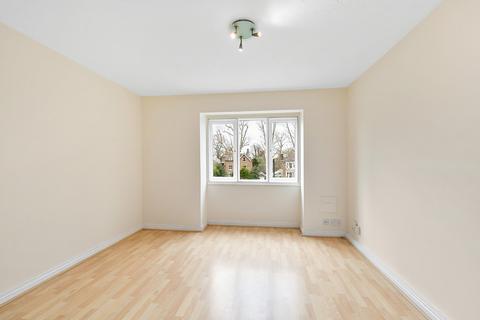 96 Heathcote Road, St Margarets, Twickenham, TW1 1SD