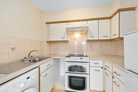 96 Heathcote Road, St Margarets, Twickenham, TW1 1SD