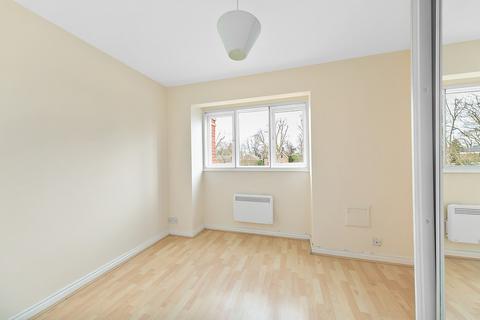 96 Heathcote Road, St Margarets, Twickenham, TW1 1SD