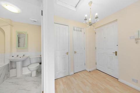 96 Heathcote Road, St Margarets, Twickenham, TW1 1SD