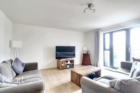 2 bedroom apartment for sale, Cottons Approach, Romford